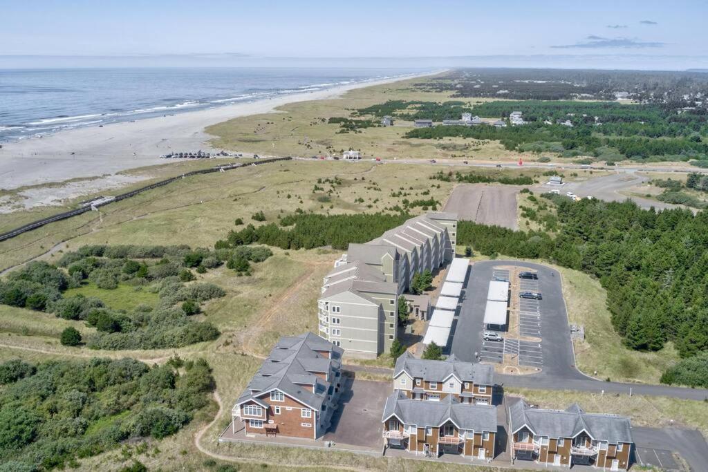Beach Please-Updated Home With Ocean Views Long Beach Bagian luar foto