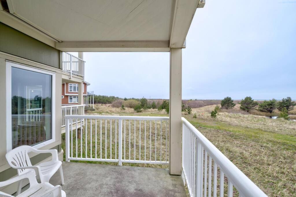 Beach Please-Updated Home With Ocean Views Long Beach Bagian luar foto