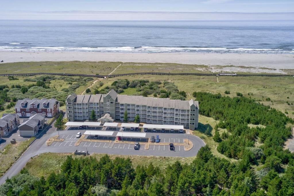 Beach Please-Updated Home With Ocean Views Long Beach Bagian luar foto