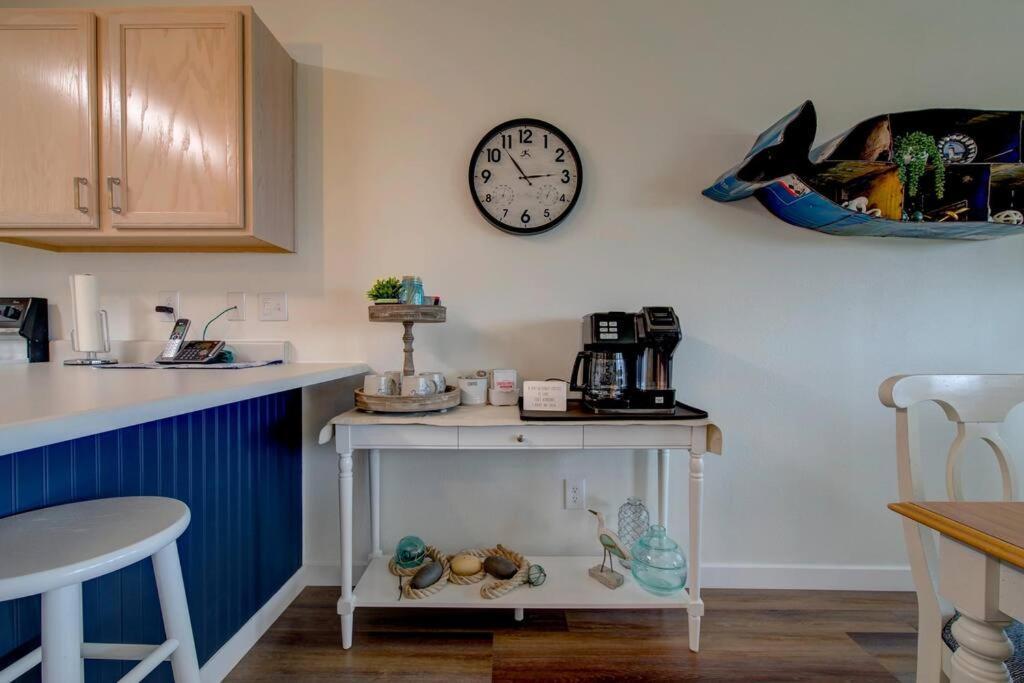 Beach Please-Updated Home With Ocean Views Long Beach Bagian luar foto