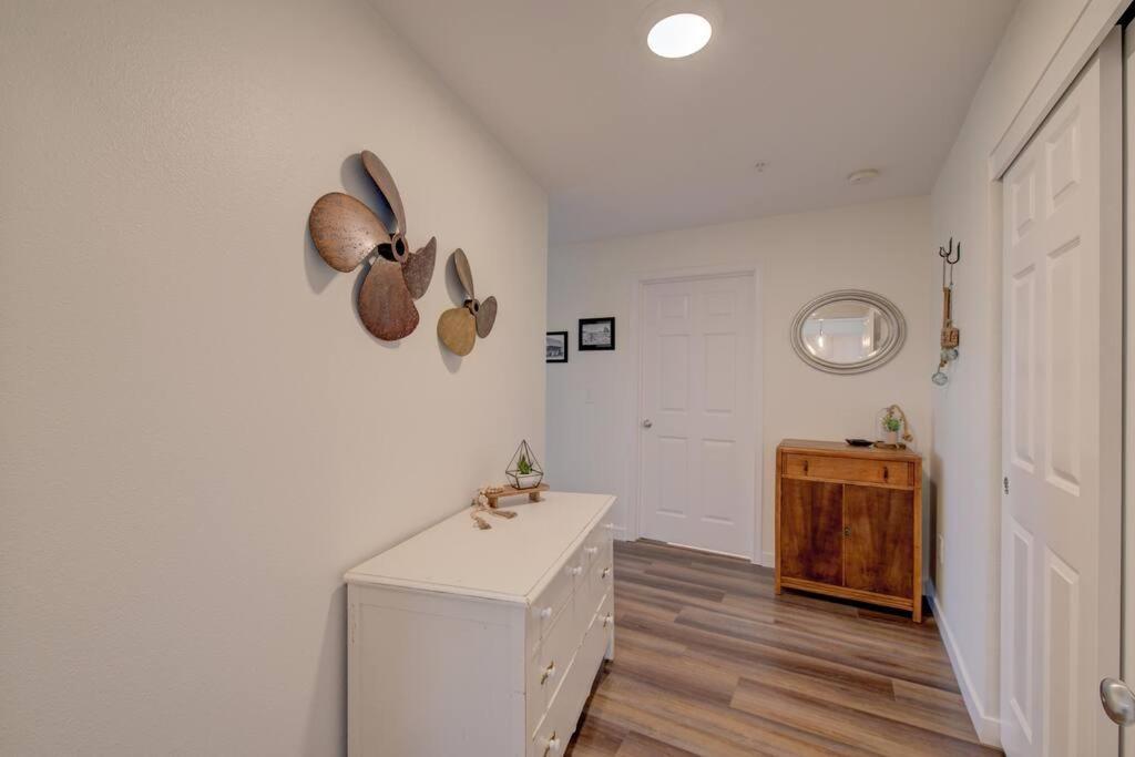 Beach Please-Updated Home With Ocean Views Long Beach Bagian luar foto
