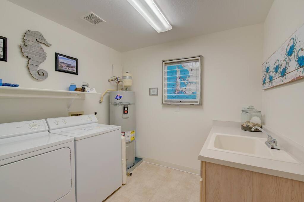 Beach Please-Updated Home With Ocean Views Long Beach Bagian luar foto