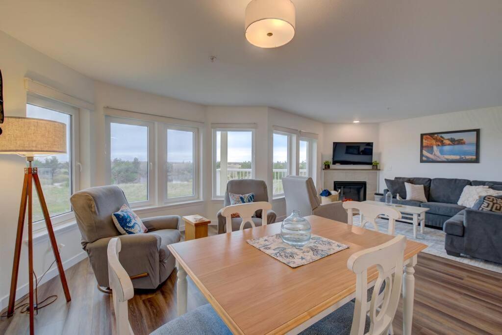 Beach Please-Updated Home With Ocean Views Long Beach Bagian luar foto