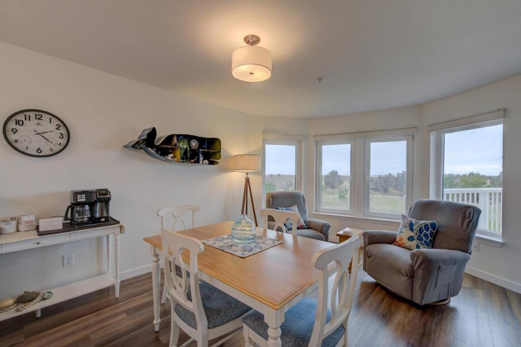 Beach Please-Updated Home With Ocean Views Long Beach Bagian luar foto