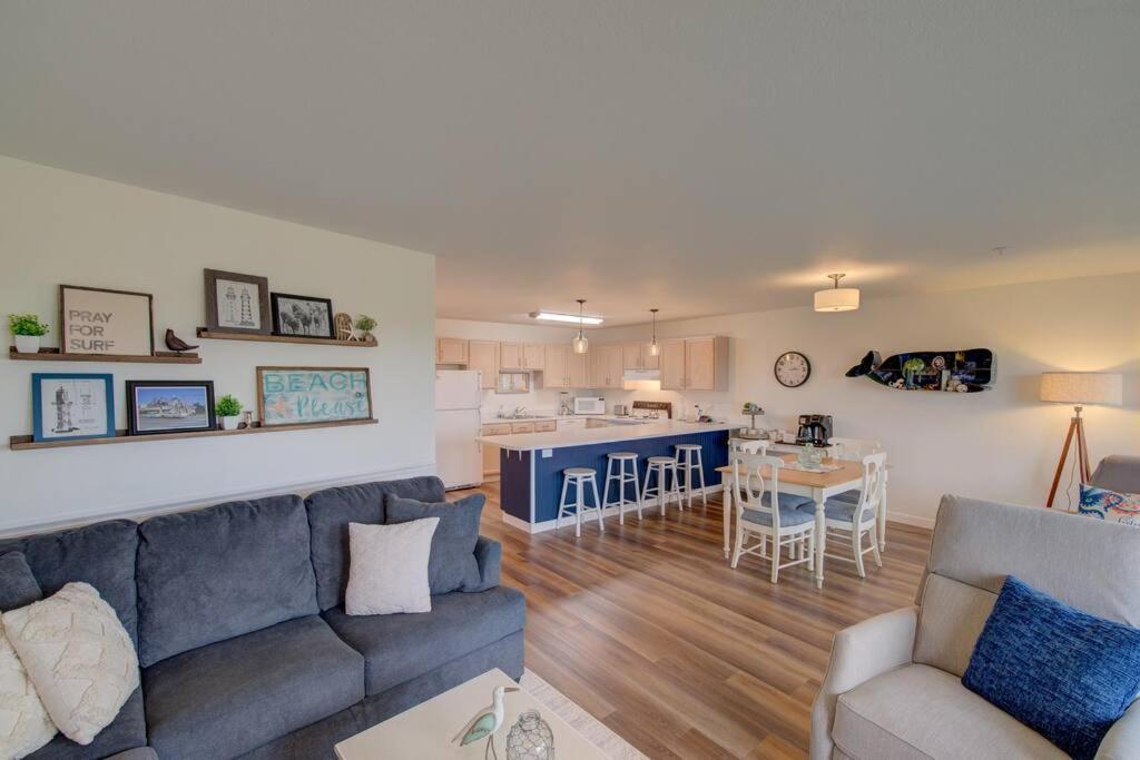 Beach Please-Updated Home With Ocean Views Long Beach Bagian luar foto